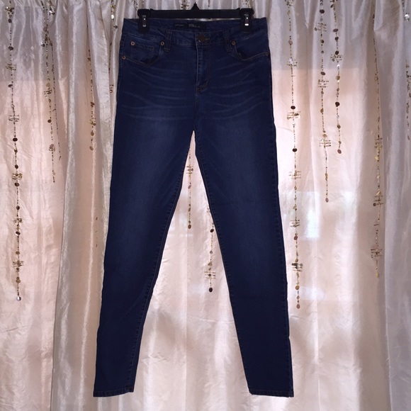 Med Rise Stretch Denim - Picture 3 of 4