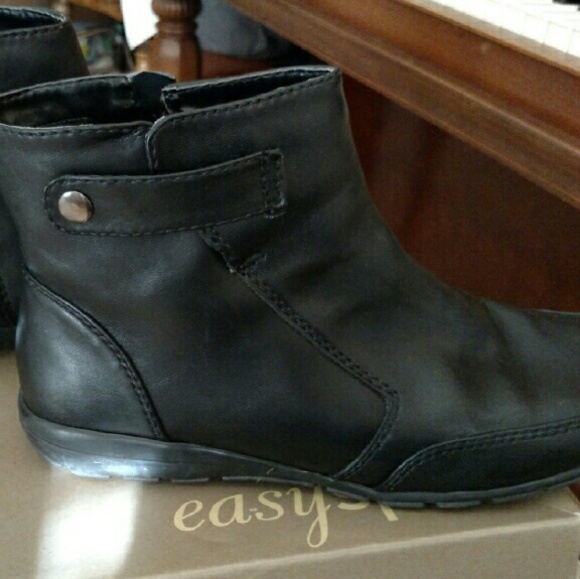 *CCO* Easy Spirit Super soft boots REDUCED $