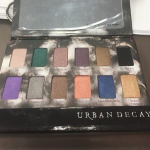 Urban Decay eyeshadow palette
