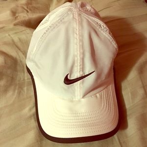 White nike hat