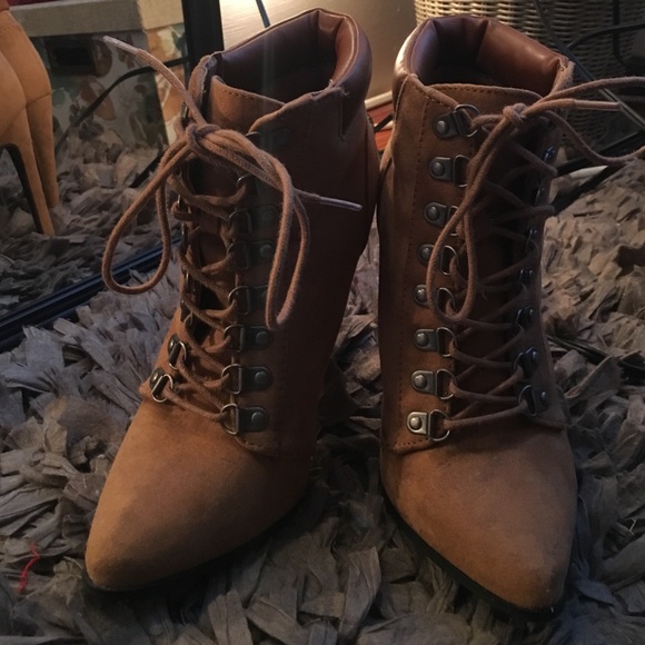 Heel booties - Picture 1 of 2