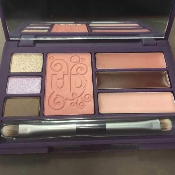Urban Decay Face Case