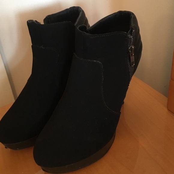 Boot - Picture 2 of 2