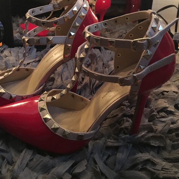 Heels - Picture 2 of 2