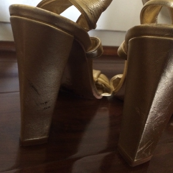 Diane Von Furstenberg Gold Slingback Sandals - Picture 3 of 4