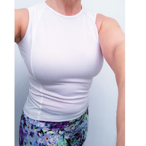 Nike Sphere Sports/Athletic Top