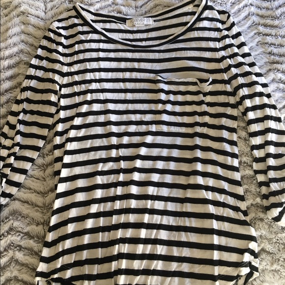 3/4 sleeve striped shirt