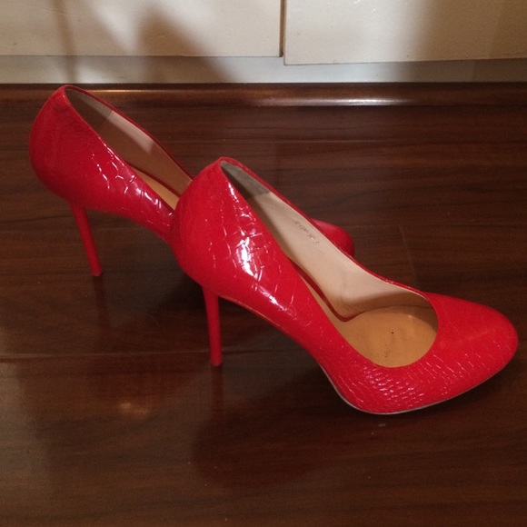 Carlo Pazolini Candy Apple Red Faux Lizard Pumps - Picture 1 of 4