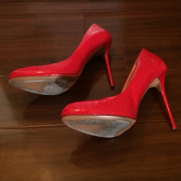 Carlo Pazolini Candy Apple Red Faux Lizard Pumps - Picture 4 of 4