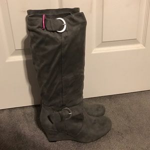 ALDO gray faux-suede wedge boots size 39