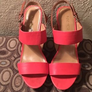 Nine West Wedge Sandal (Size 8)