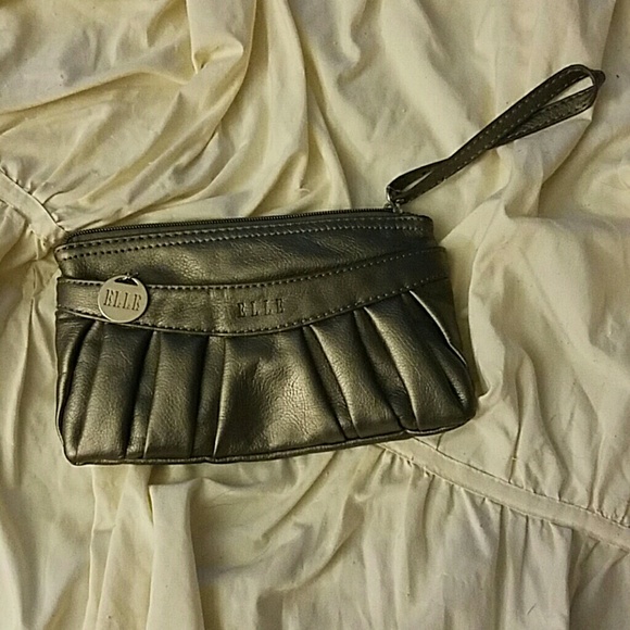Elle wristlet