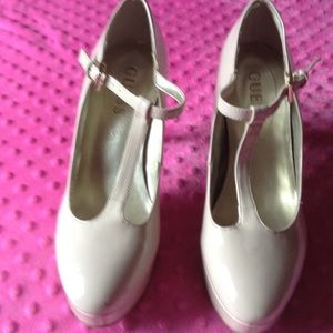 Guess Shoes. Size. 6M