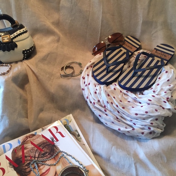 💫New Rockin blue and cream color flip flops - Picture 2 of 4