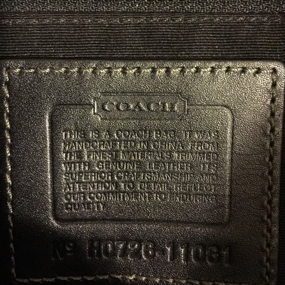 Signature black Coach Bag.  Excellent condition. - Picture 3 of 4