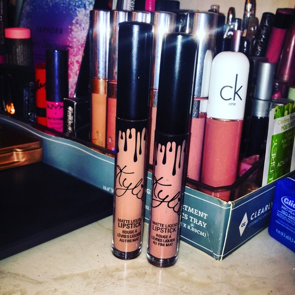 Fake vs Authentic Kylie Lip Kit - Picture 2 of 4