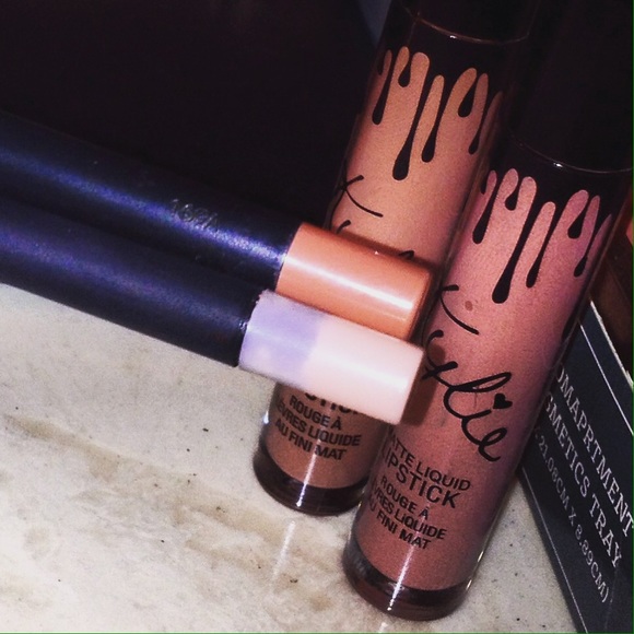 Fake vs Authentic Kylie Lip Kit - Picture 3 of 4
