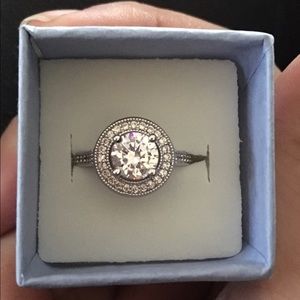 10k white gold ring. Size 7.