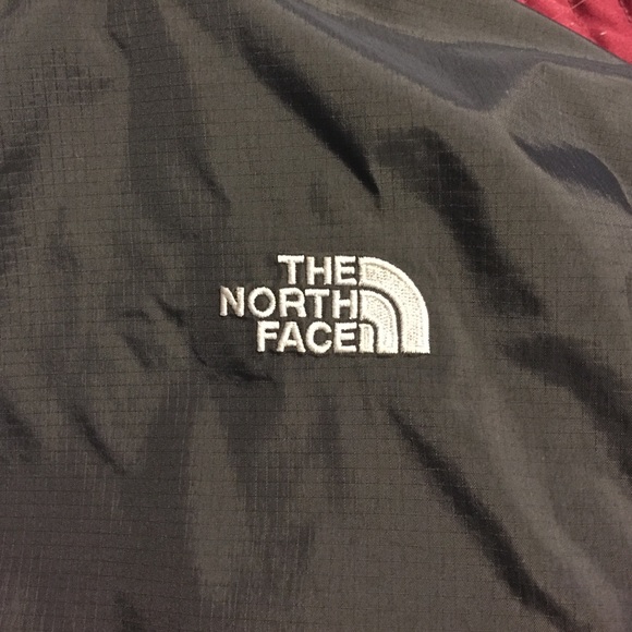 north face windbreaker - Picture 2 of 4