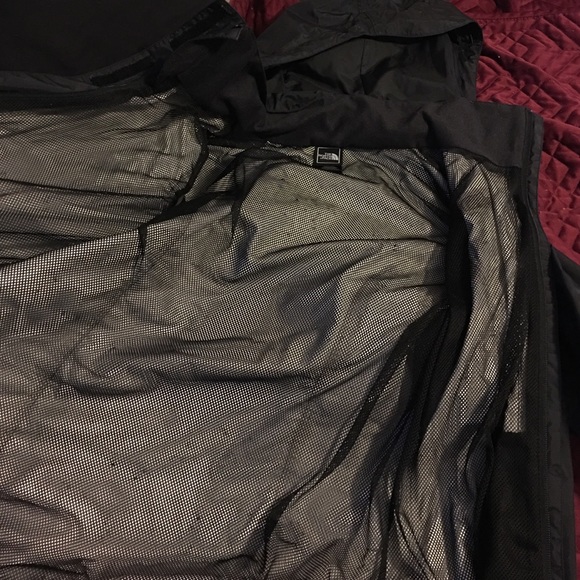 north face windbreaker - Picture 3 of 4