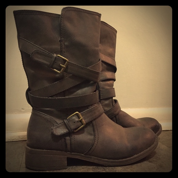 Report taupe buckle boots