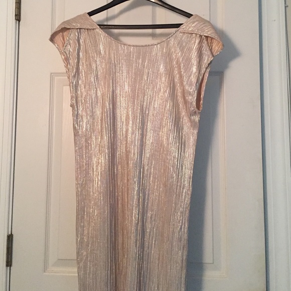 Stunning BCBG shimmery dress 💖