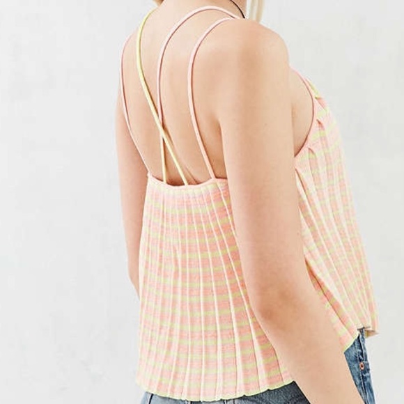 🎉CLOSING CLOSET 🎉URBAN OUTFITTER CROP TOP - Picture 2 of 3