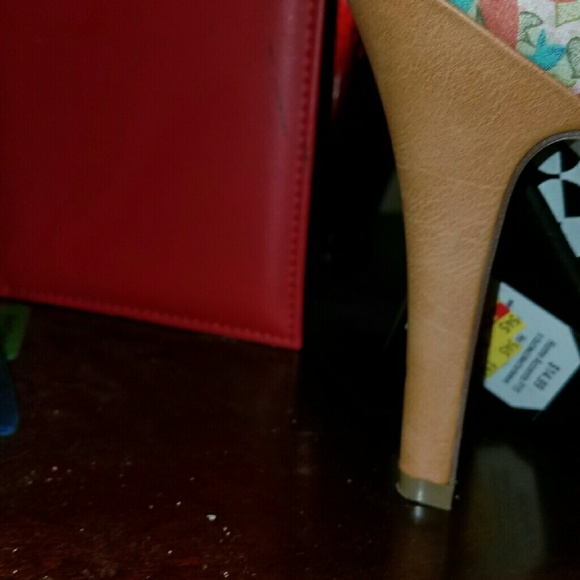 Peep toe Pumps - Picture 2 of 3