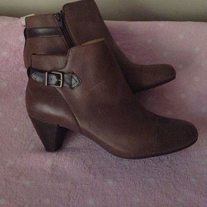 Easy spirit ankle booties