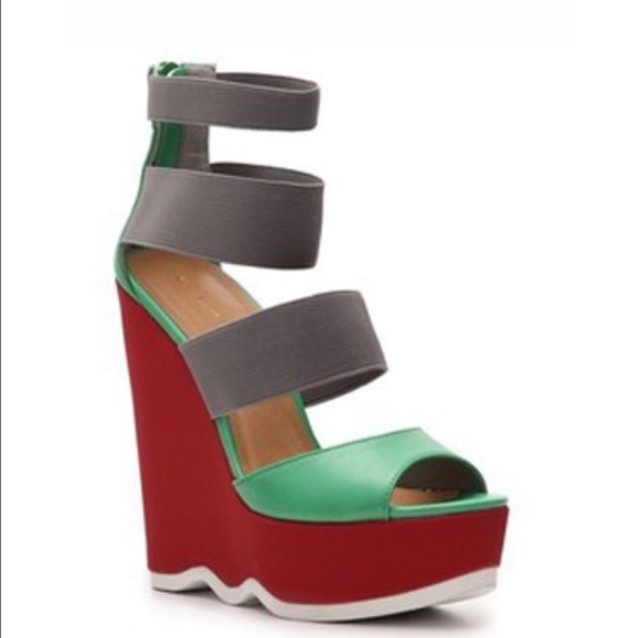 Shoes - Fonda wedge heel