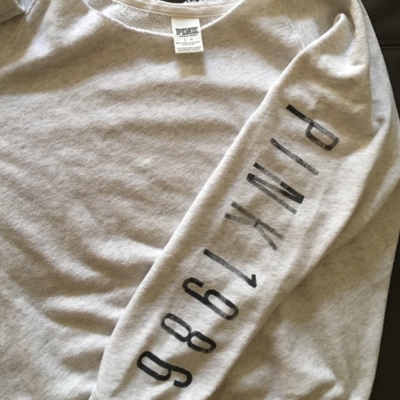 🖤SOLD🖤 Light gray VS PINK sweatshirt - Picture 3 of 4