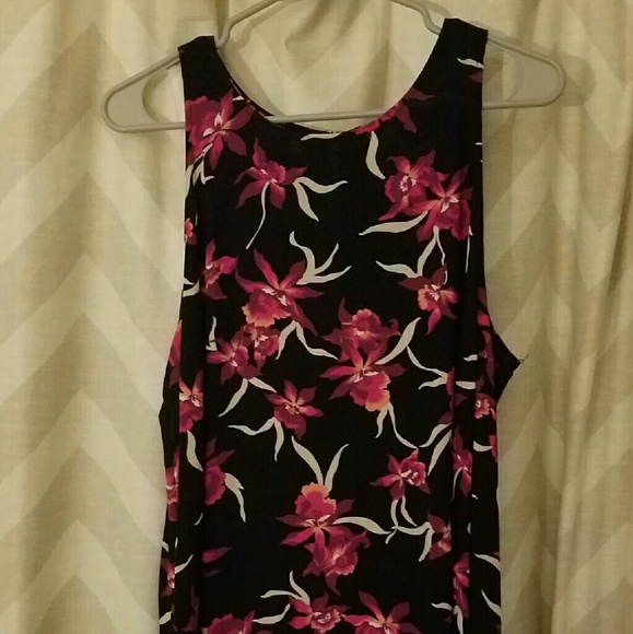 Black floral tank top
