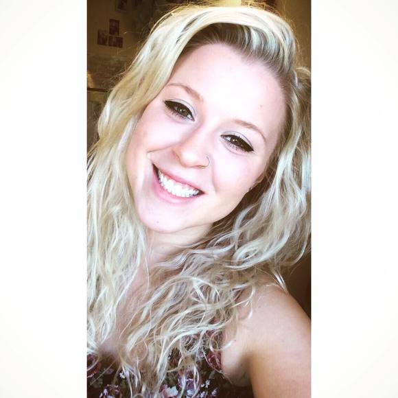 Meet your Posher, Emyly