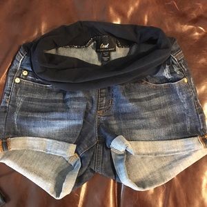 LED maternity shorts!