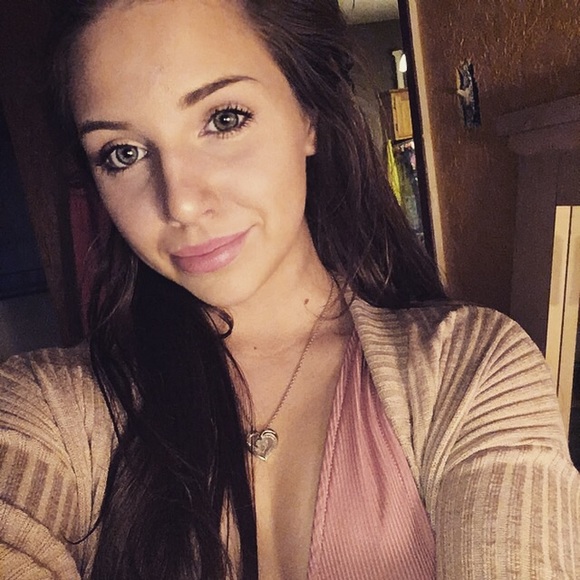 Meet your Posher, Alexis