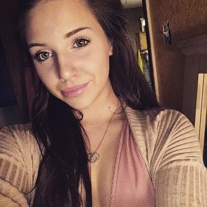 Meet your Posher, Alexis