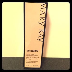 Ivory 5: Mary Kay Liquid Matte Foundation