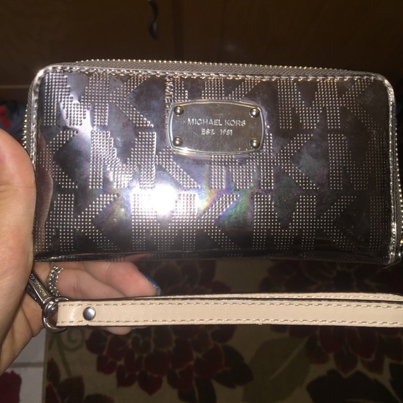 Michael Kors Wristlet Wallet