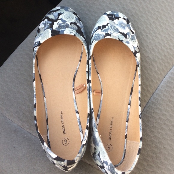 Never Worn Flower Print flats