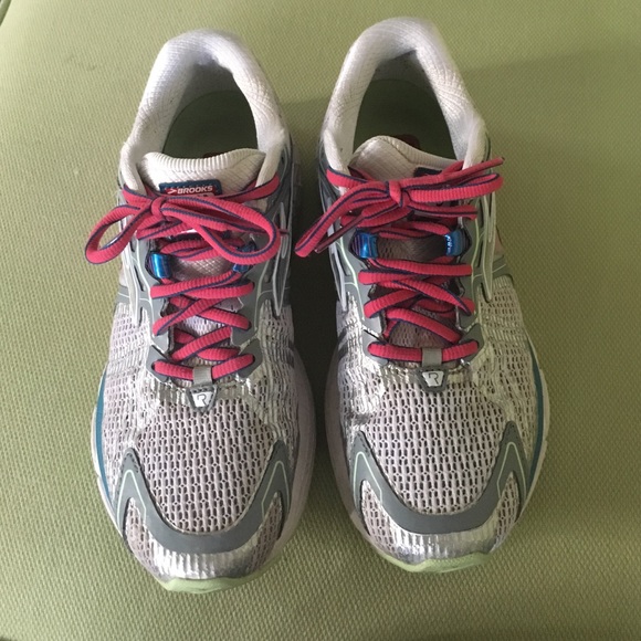 Women's brooks revenna 4 size 7