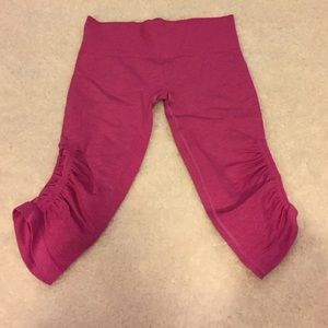 Lululemon Pink Crops Sz 6 EUC
