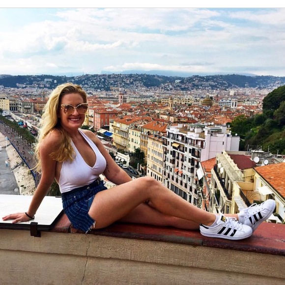 Meet your Posher, Caroline - Picture 2 of 5