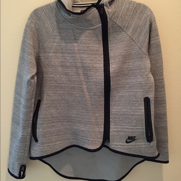 NIKE tech fleece cape