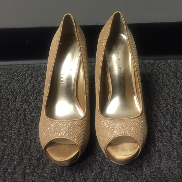 Chinese Laundry Size 8 1/2 Gold Peep toe pumps