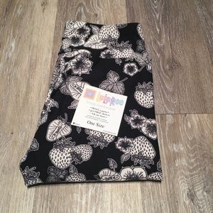 Lularoe os strawberry legging (unicorn)