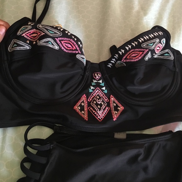 Top large bottoms medium - Picture 2 of 2