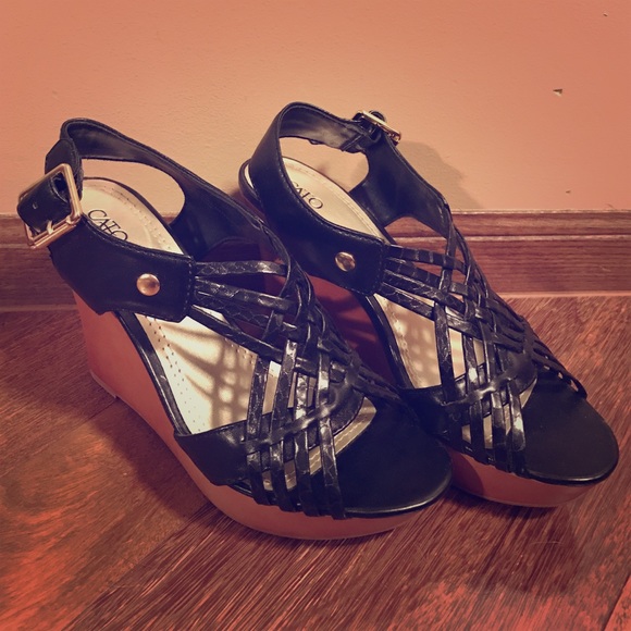 Black wedges