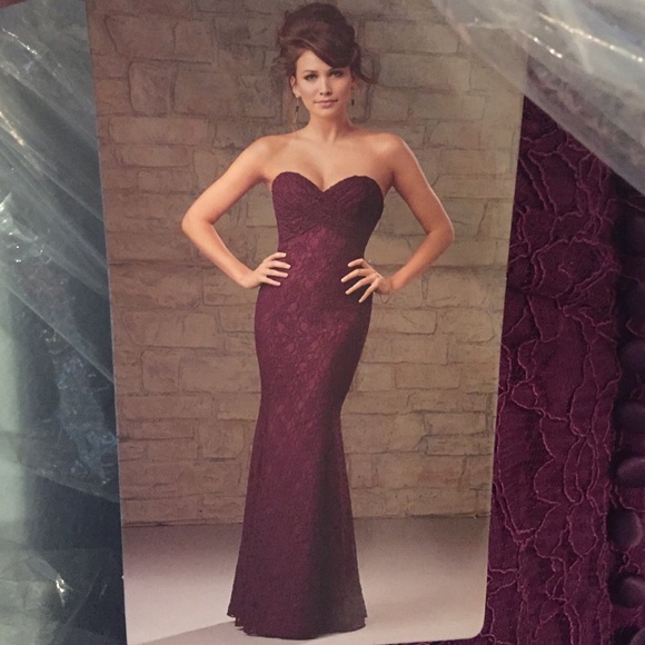 Dress / gown - Picture 1 of 1