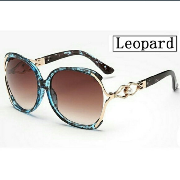 Hott!! Gafa style glasses!