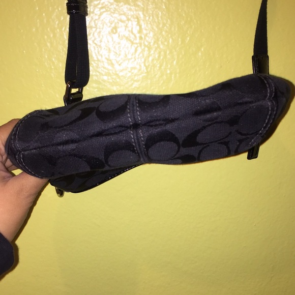 Coach Signature Black Pleated Swingpack - Picture 2 of 4